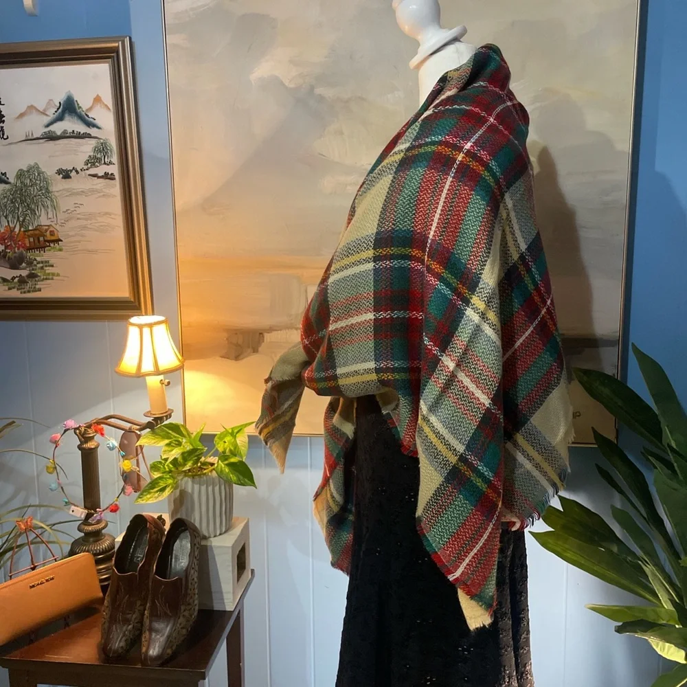 Elegant Plaid Scarf Wrap in Red and Green